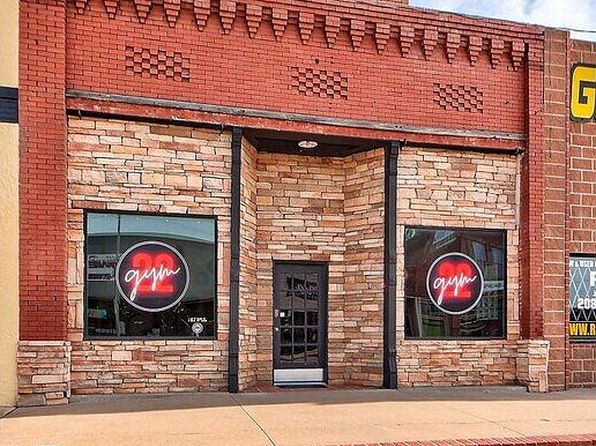210 NW Main St