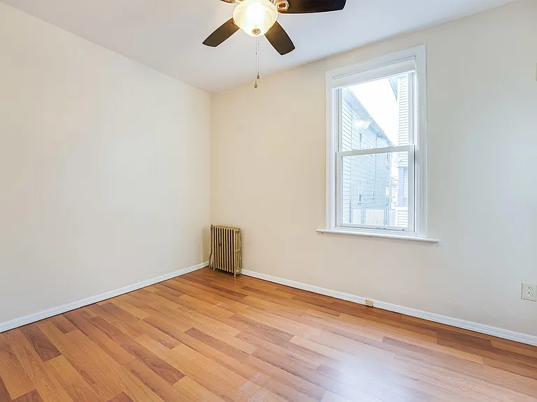 100 W 17th St #1 — Photo 12