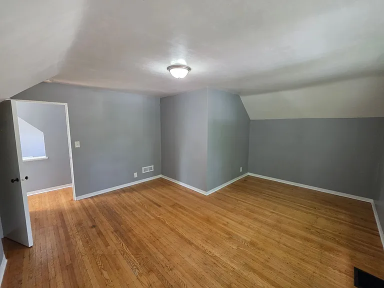 327 Glenwood Ave — Photo 13