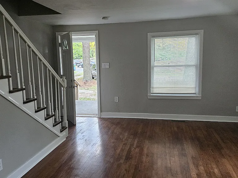 1044 George Washington Hwy N — Photo 14