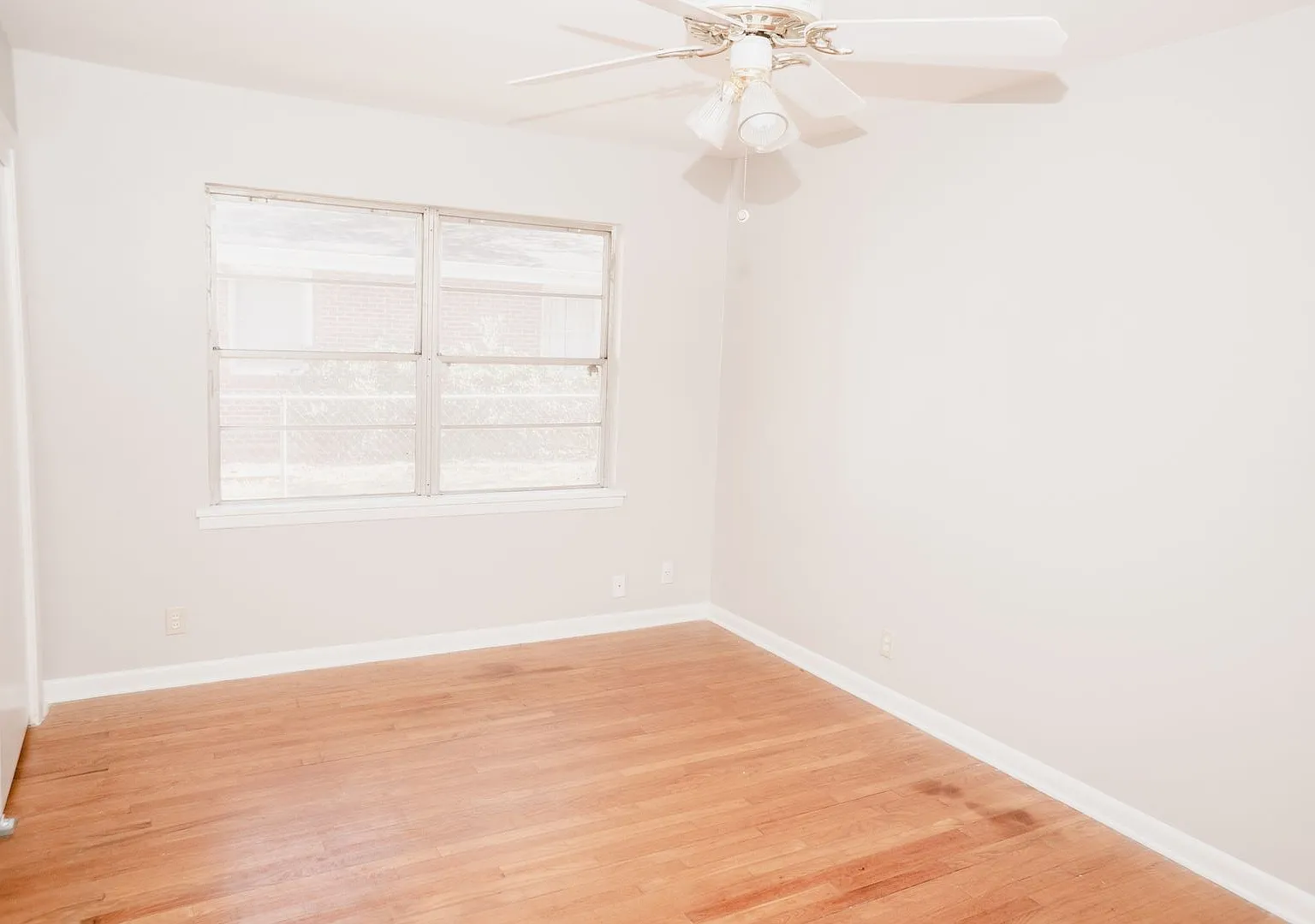 Updated 3 Bed 1.5 Bath! — Photo 4