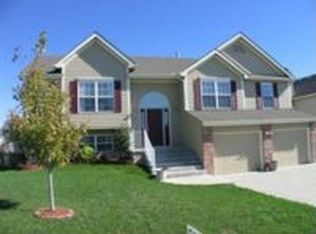 11227 N Summit St, Kansas City, MO 64155