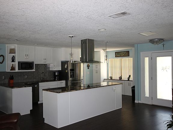 4th image of 15 Dolphin Blvd