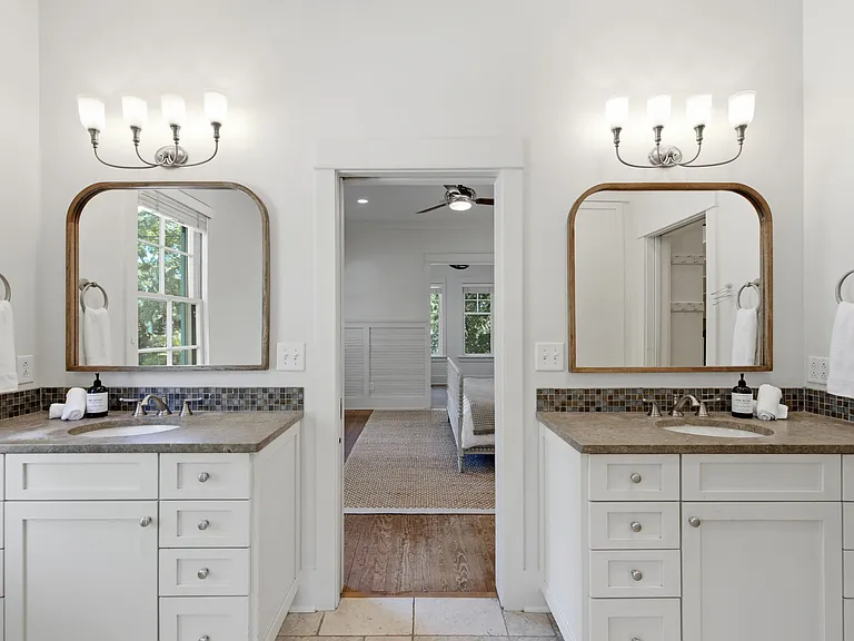 2424 Middle St — Photo 27