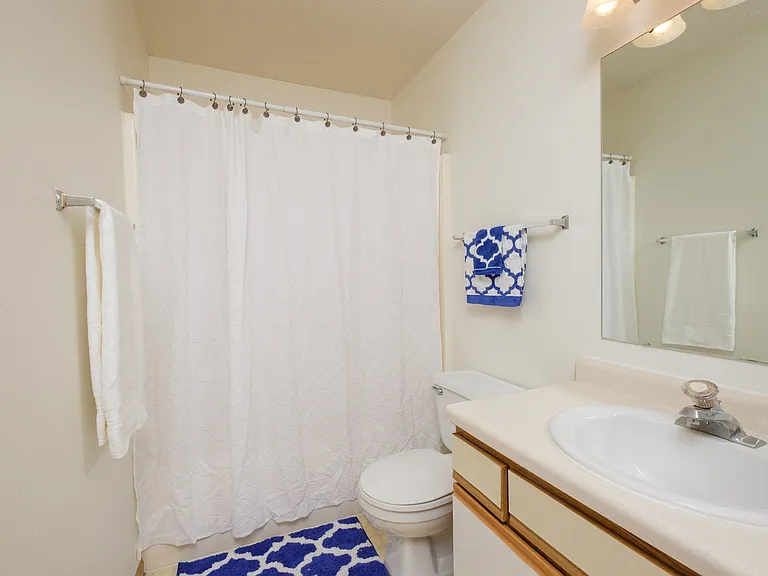 Fargo, ND Twin Parks Apartments | Bathroom