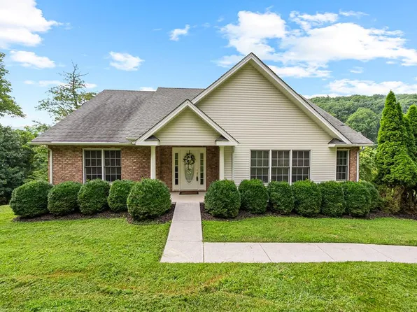 2170 Lubna Dr, Christiansburg, VA 24073