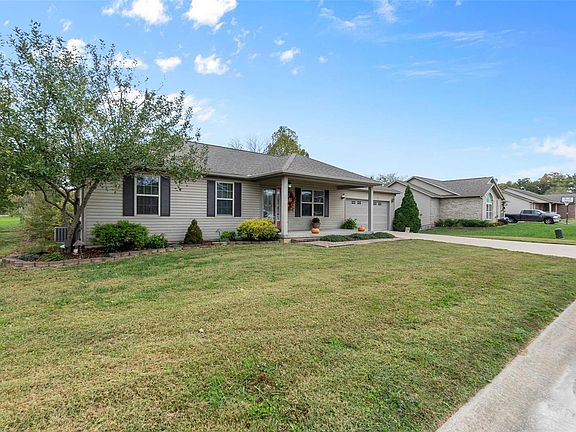 3rd image of 290 Glen Oak Dr