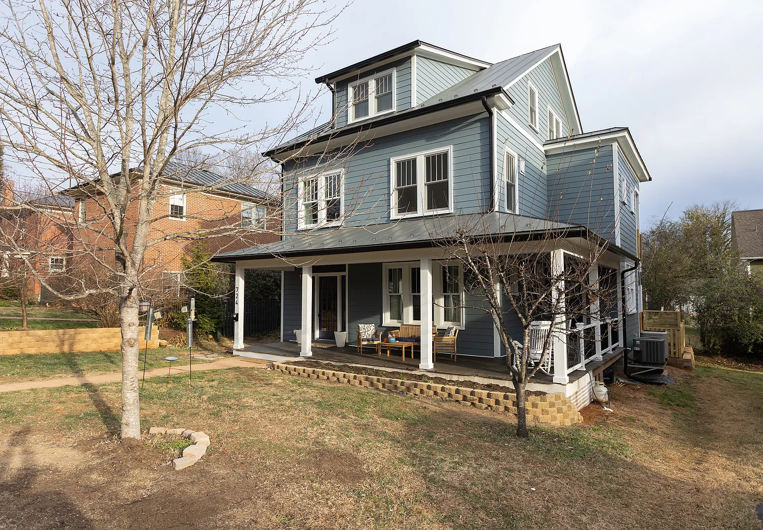 4 bed, 2.5 bath, 2567 sqft, $4,200 — Photo 2
