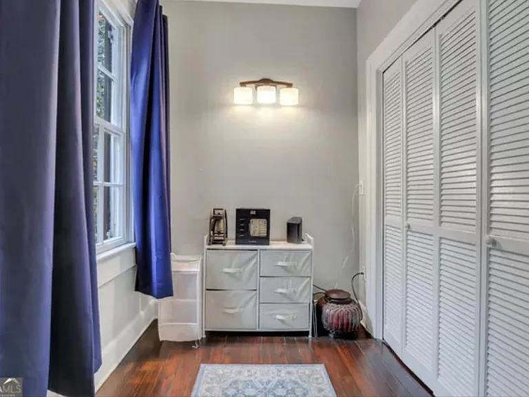 112 W Henry St #A — Photo 9