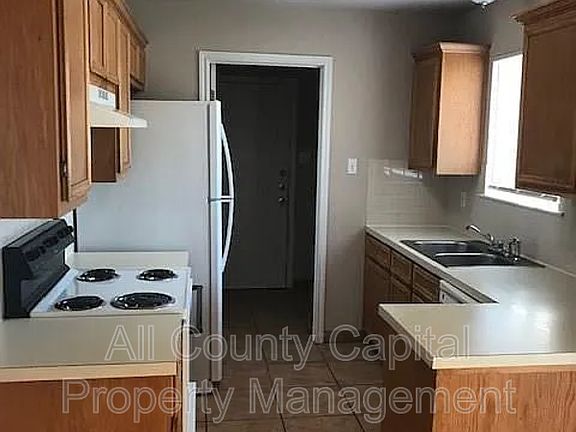 3rd image of 902 Quartz Ct