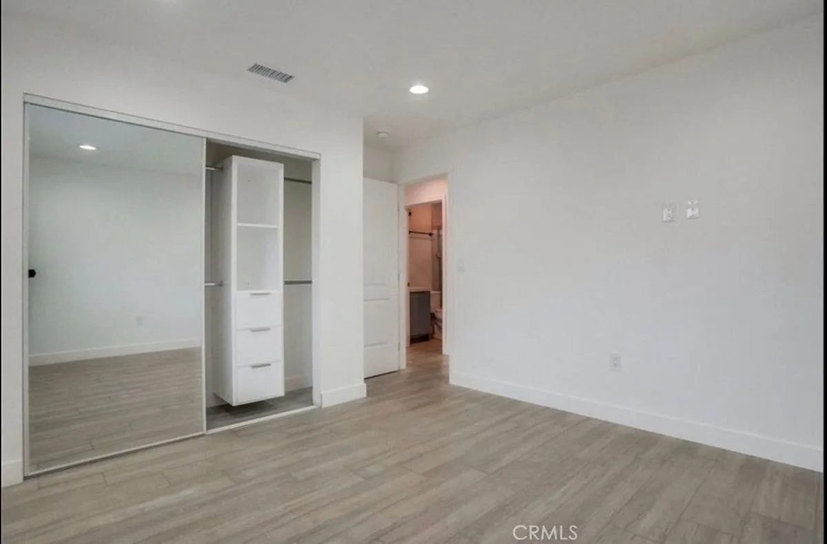 3 bed, 2.0 bath, 2600 sqft, $4,000 — Photo 3