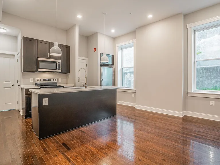 310 E Lanvale St — Photo 1