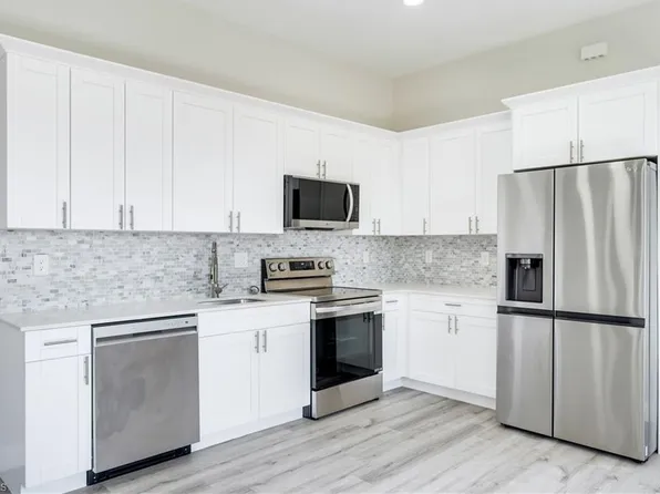 1132 Cumming ST E, LEHIGH ACRES, FL 33974