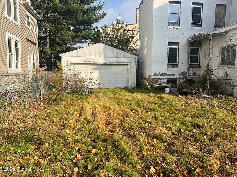 2nd image of 303 16th Street
