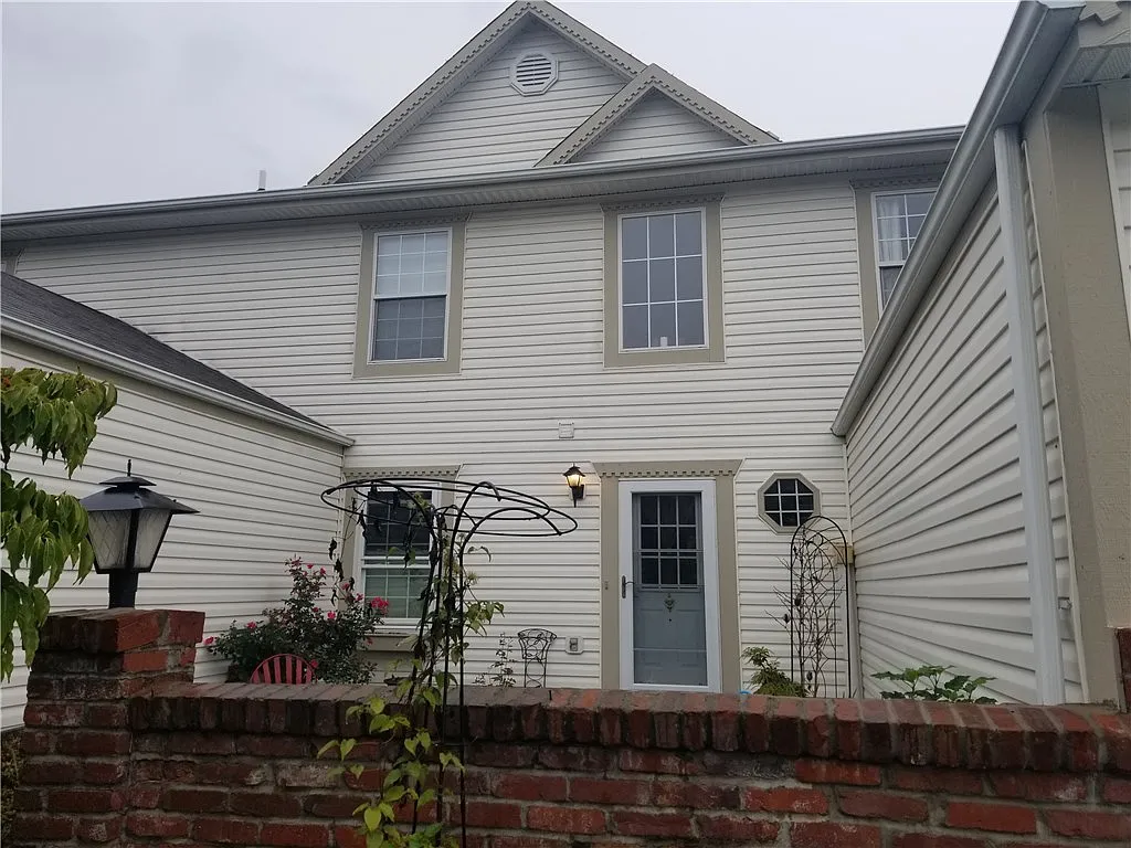 1461 Yorktown Dr photo 1