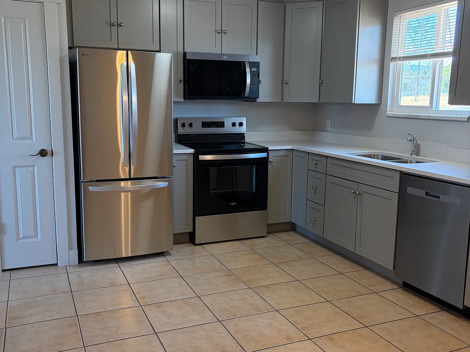 5 bed, 1500 sqft, $2,200 — Photo 1