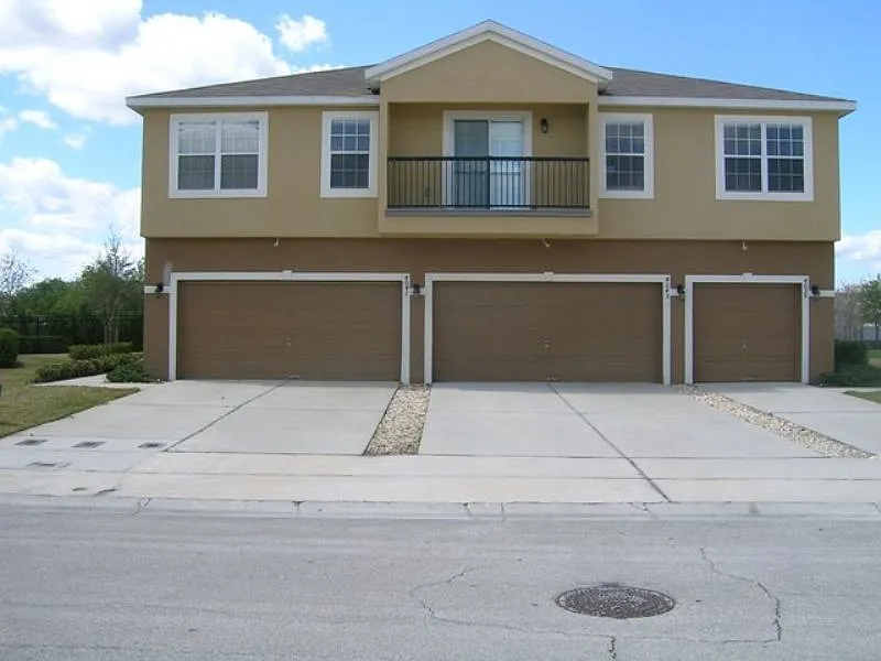 3 bed, 2.5 bath, 1768 sqft, $1,850 — Photo 2