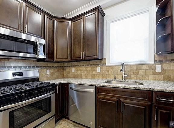 4th image of 137 Banta Ave Floor 1