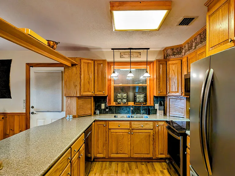 524 Stornoway Dr — Photo 12