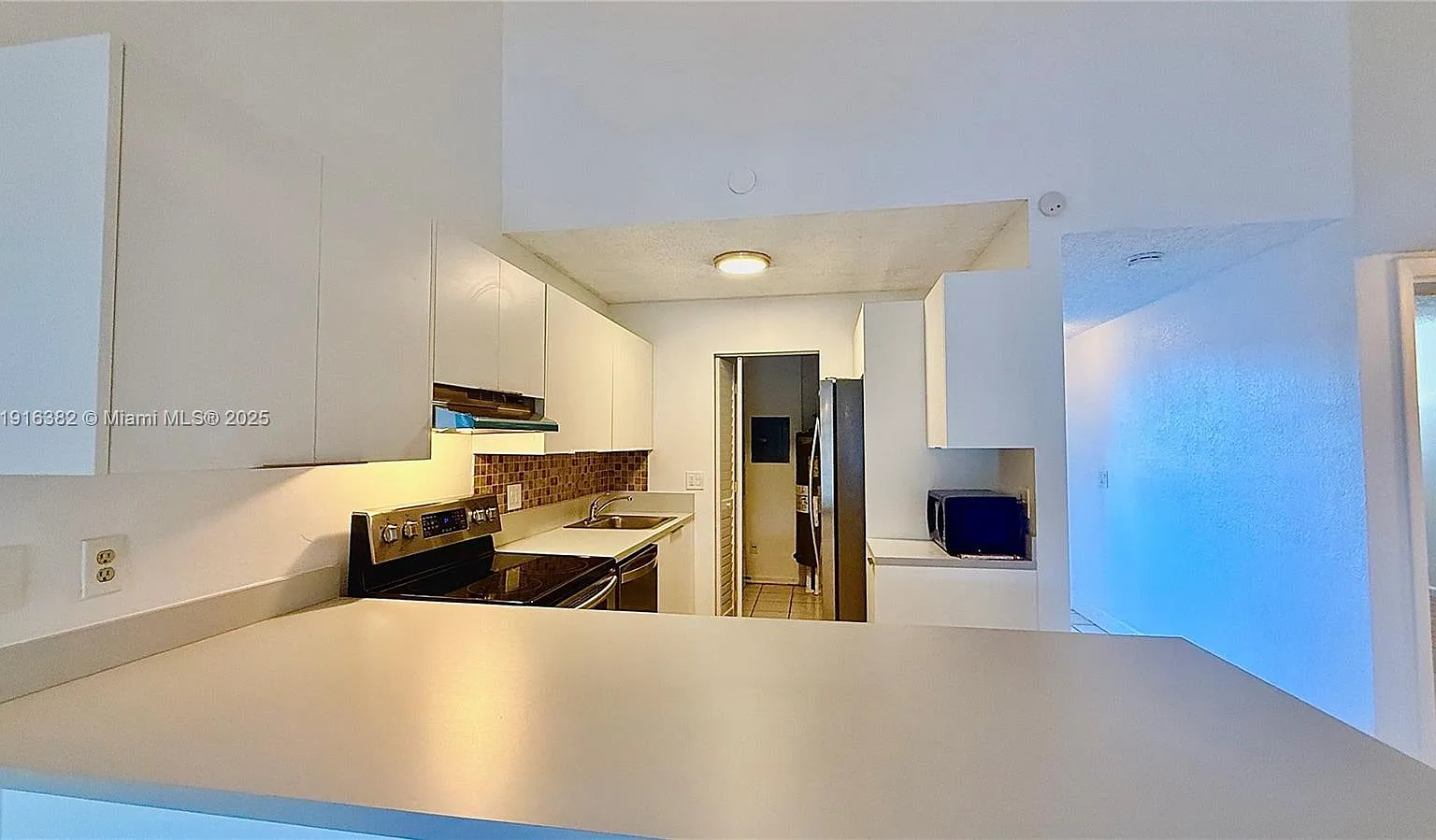 3 bed, 1303 sqft, $2,650 — Photo 2