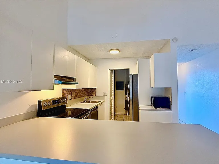 6969 SW 36th Dr — Photo 2