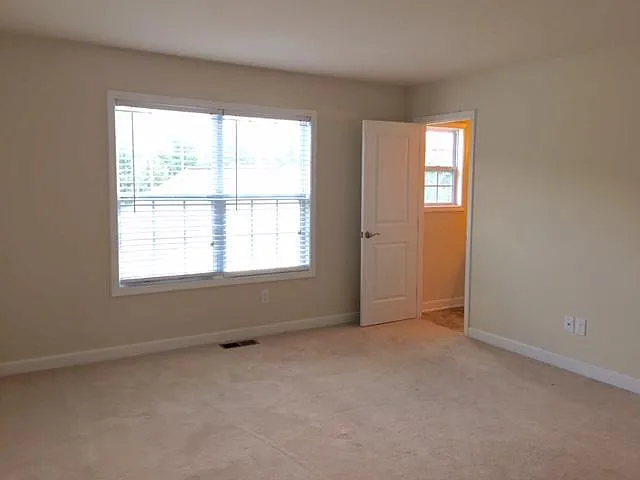185 Phoenix Blvd NW — Photo 15