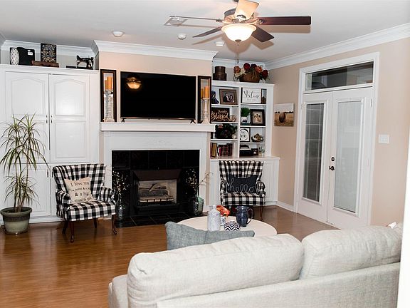 2nd image of 112 Emerald Dr