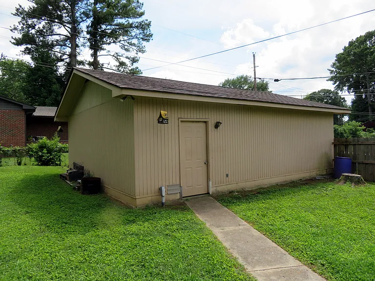 1900 Stevens Dr NE — Photo 16