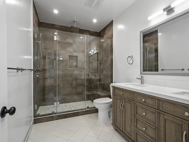 22259 Erwin St — Photo 13