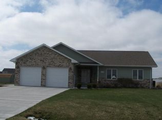 9338 S Coyote Ln, North Platte, NE 69101
