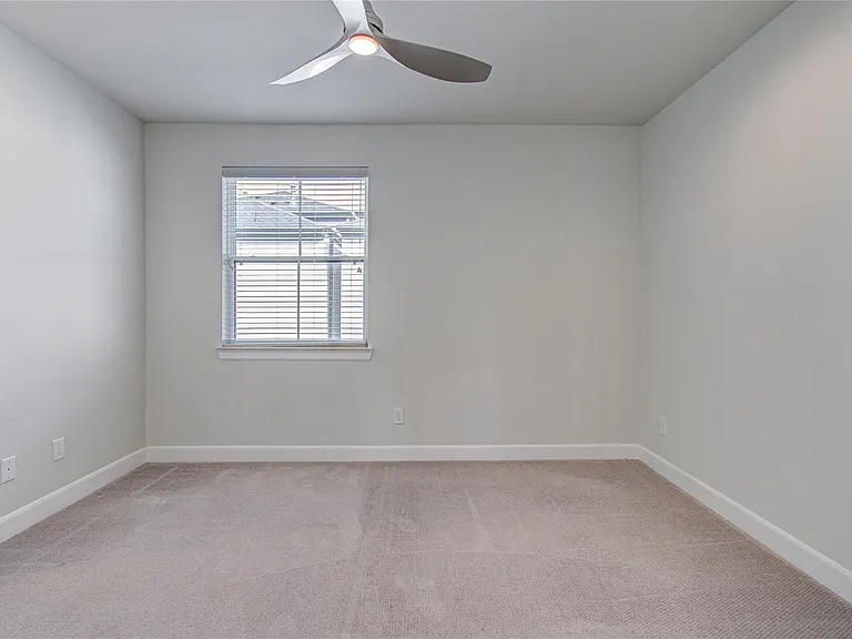 2818 Grand Fountains Dr #B — Photo 27