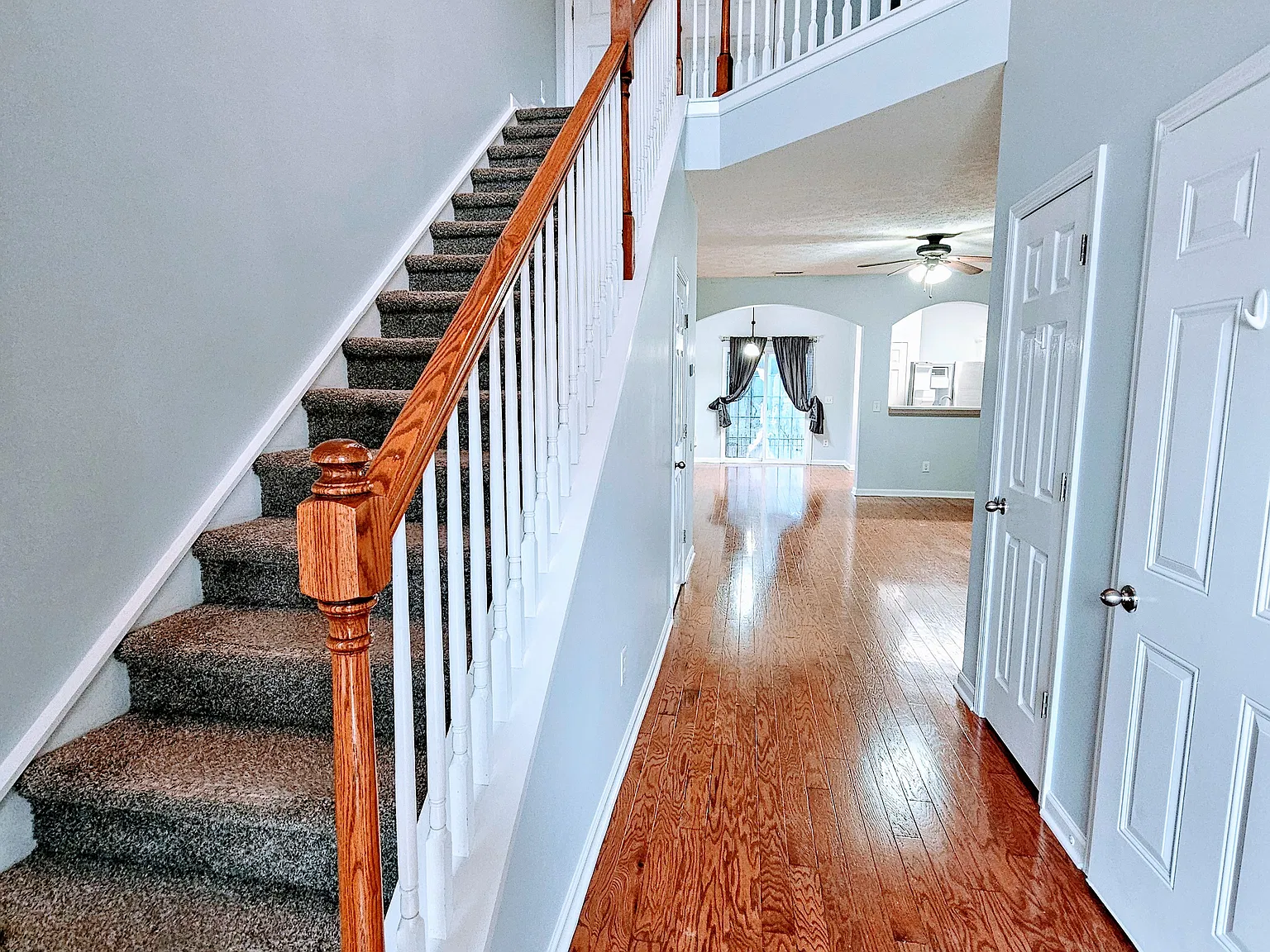 3 bed, 2.5 bath, 1576 sqft, $2,140 — Photo 2