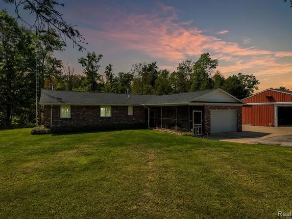 9390 E Lehring Rd, Durand, MI 48429