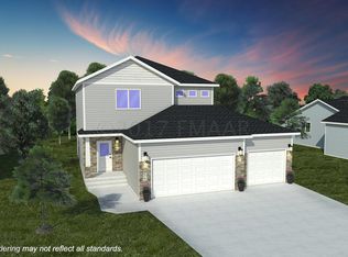 905 Ashley Dr, West Fargo, ND