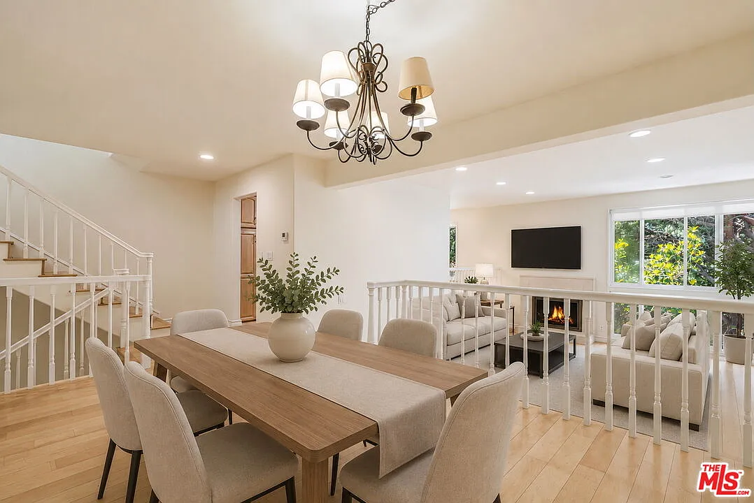 3 bed, 2.5 bath, 1963 sqft, $5,900 — Photo 3