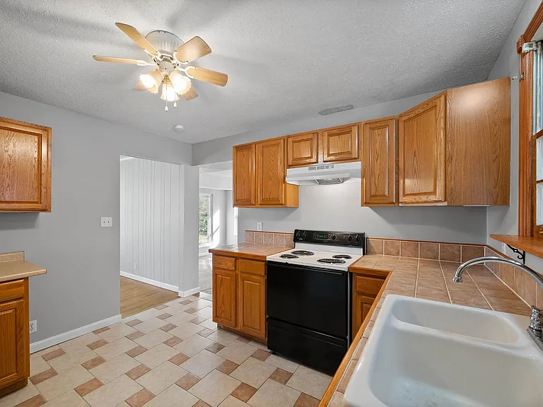 318 Verdun Dr — Photo 12