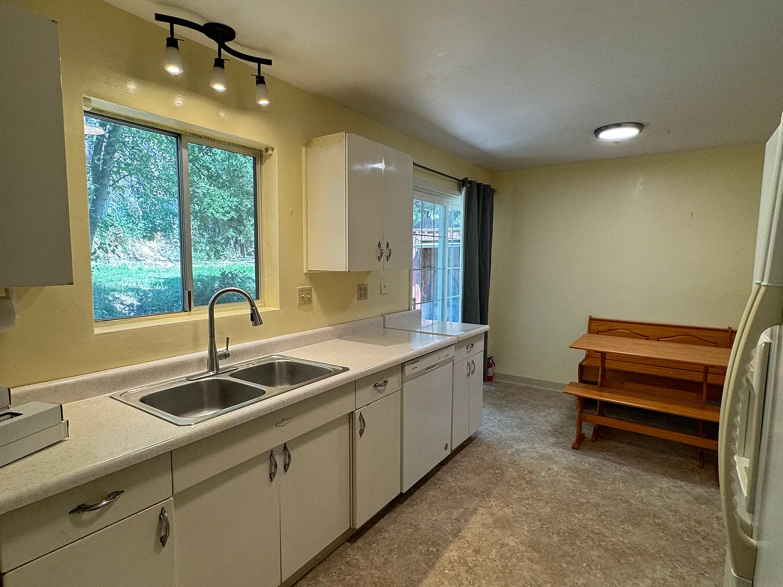 3 bed, 1248 sqft, $2,000 — Photo 2