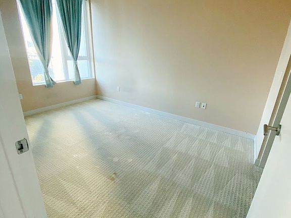 3rd image of 300 Berry St Unit 923