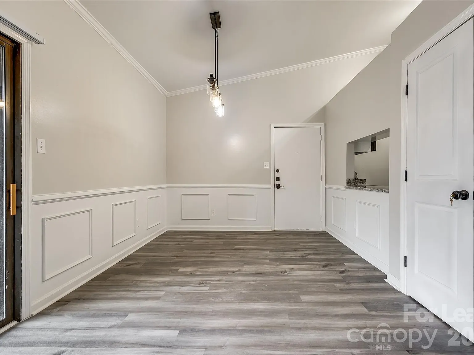 1 bed, 1.0 bath, 800 sqft, $1,300 — Photo 3