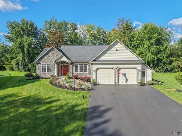 3324 Rock Rose Cir, Baldwinsville, NY 13027