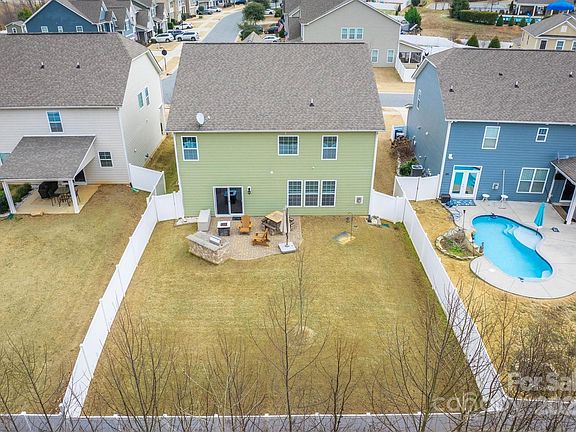 4th image of 3836 Lake Breeze Dr