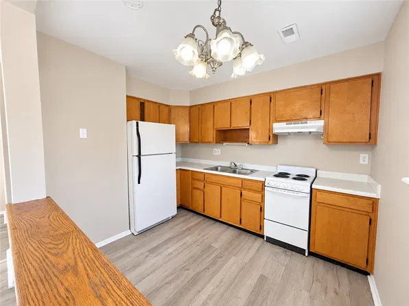 908 W Lake Ave, New Carlisle, OH 45344