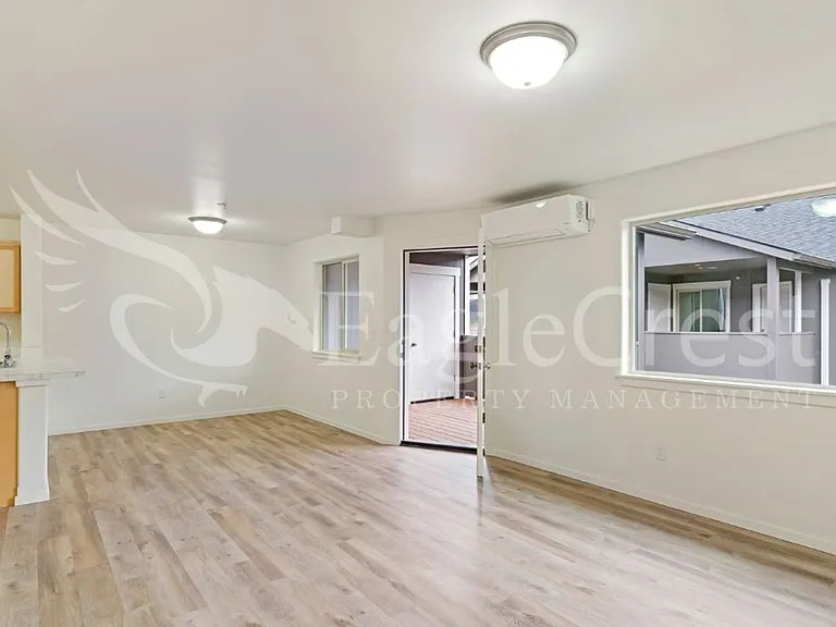 942 NE Spitzenburg St — Photo 30
