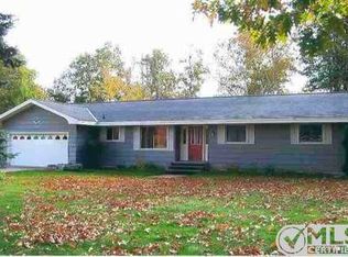 411 Loueda St, Gladstone, MI 49837