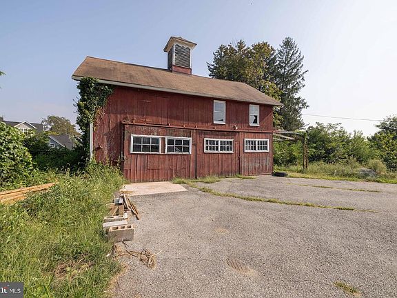 5th image of 200 Maplehurst Ln