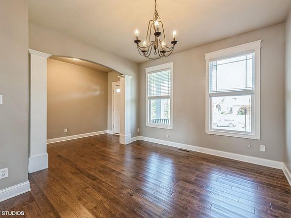 5th image of 186 Pheasant Ln