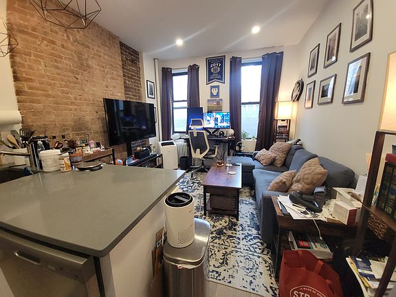 3rd image of 7 Saint Marks Pl APT 12