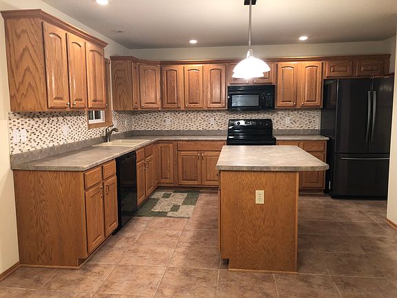 Eatin kitchen, island buffet