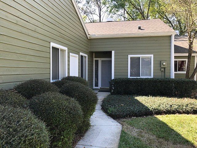 1st image of 835 NW 125th Dr
