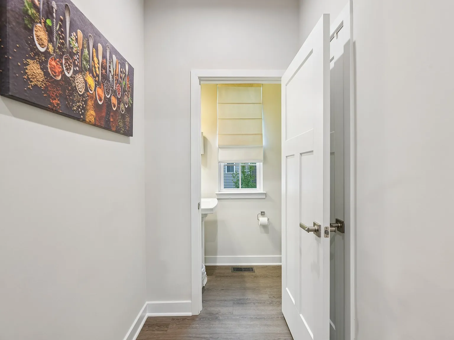 3 bed, 2.5 bath, 1688 sqft, $4,000 — Photo 4